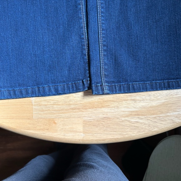 White House Black Market Boot Cut Mid Rise Jeans!! Size 4 but fits like a 6. - Picture 12 of 12